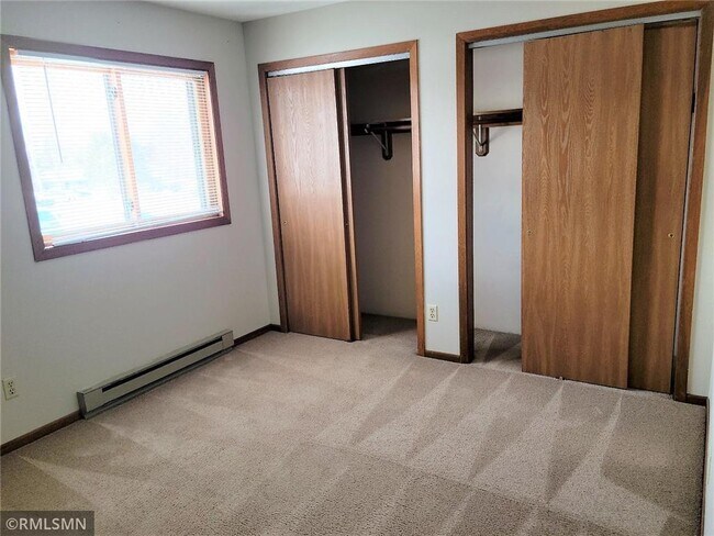 Building Photo - 1285 Bartosh Ln