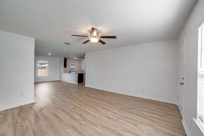 Building Photo - BEAUTIFUL HOME IN SAN ANTONIO TX. MOVE IN READY!.