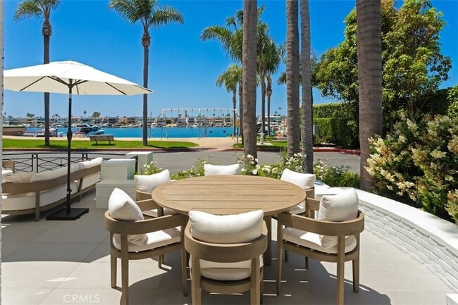 Building Photo - 2401 Bayshore Dr