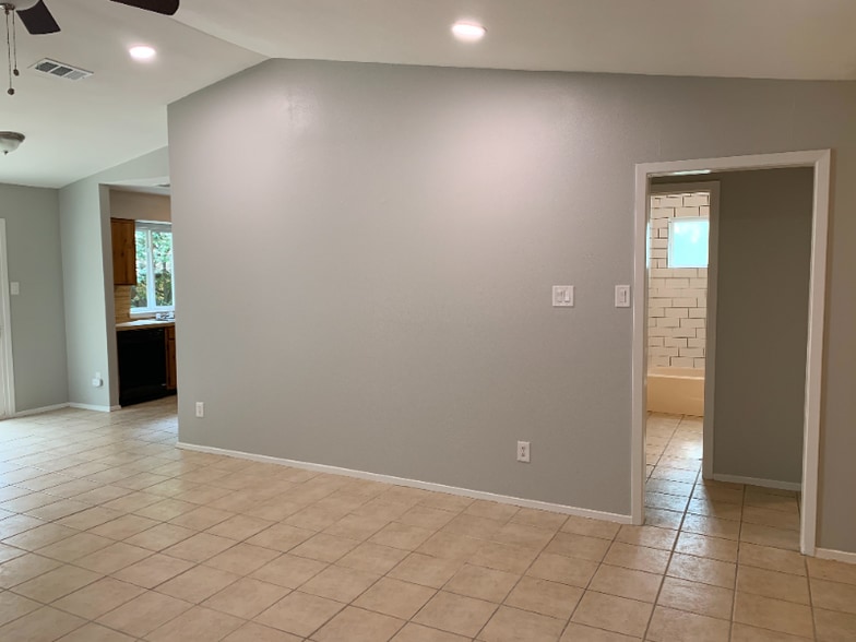 Building Photo - 4501 Dorsett Oaks Cir