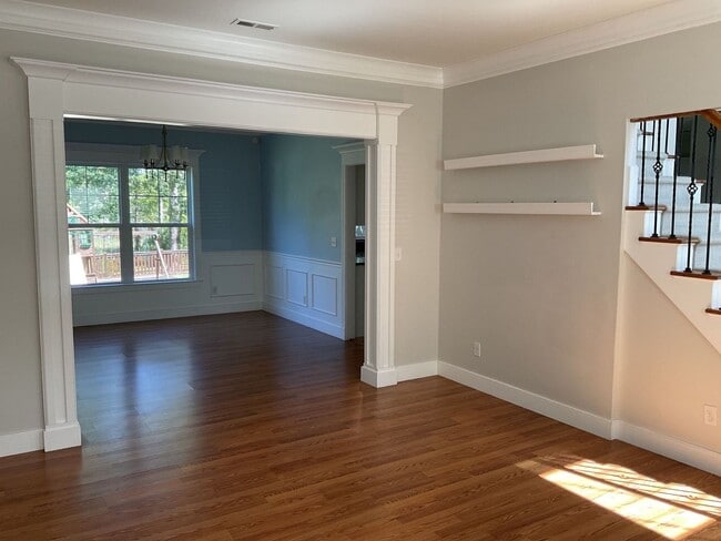 Building Photo - 4 Bedroom 2.5 Bathroom located in Old Mill...