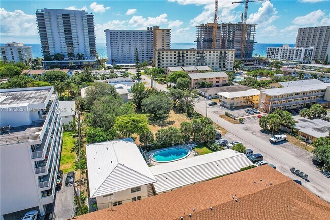 Building Photo - 3217 NE 11th St