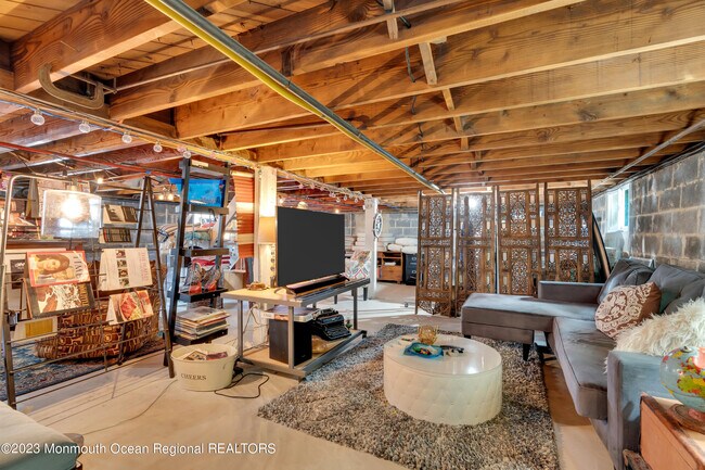 Building Photo - 1301 Laurel Ave