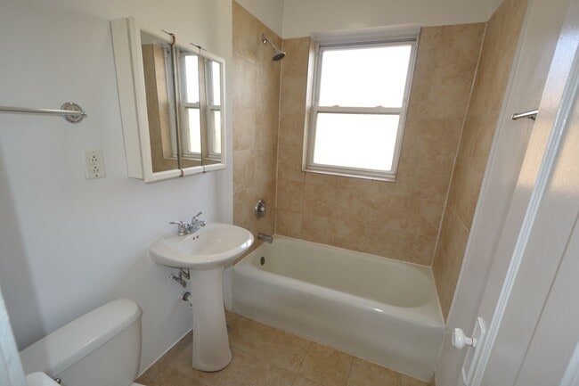 Building Photo - 4402 N Rockwell St