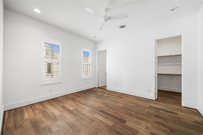 Building Photo - 11107 Savannah Oaks Ln