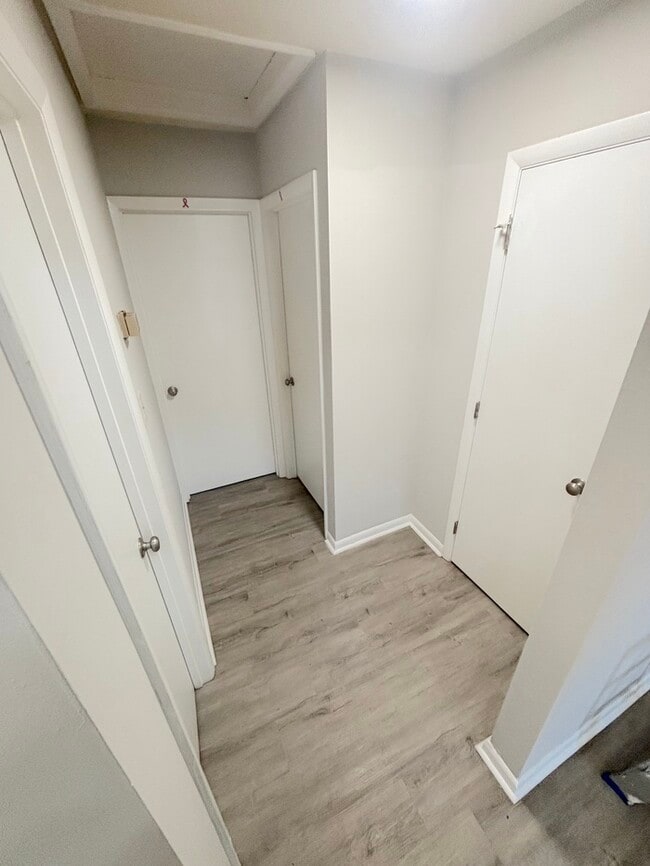 Building Photo - UPDATED 2BED/1BATH TOWNHOME IN TOWN CENTER VIRGINIA BEACH!!!!!