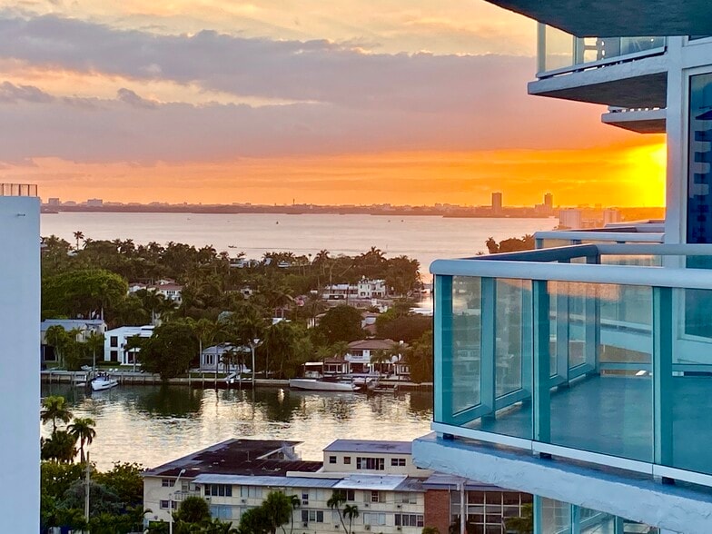 West Sunset Bay & Intercoastal View - 6515 Collins Ave