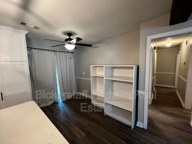 Building Photo - 5615 Buxton Dr