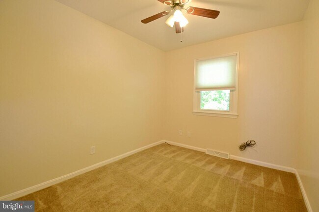 Building Photo - 22426 Greenview Ct