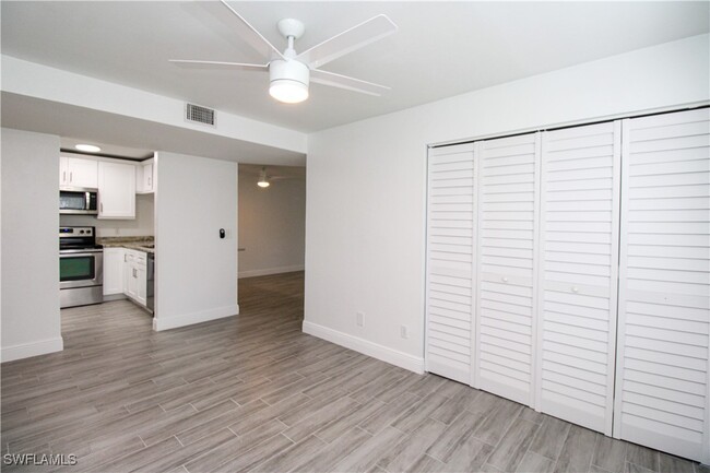 Building Photo - 2566 Kings Lake Blvd