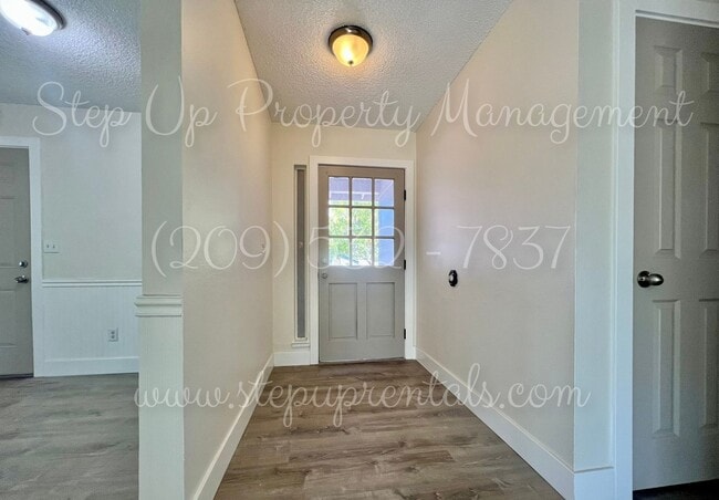 Building Photo - Beautifully Updated 4-Bedroom Home on Half...