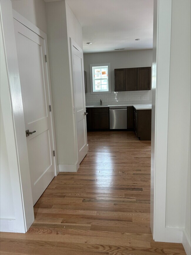 Building Photo - 34 Bailey Ave