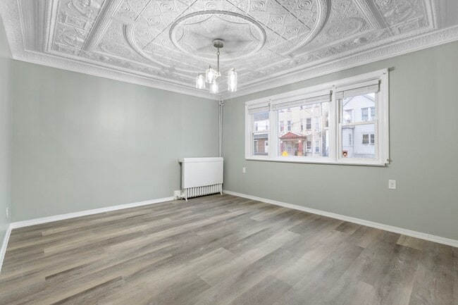 Building Photo - 197 Hutton St