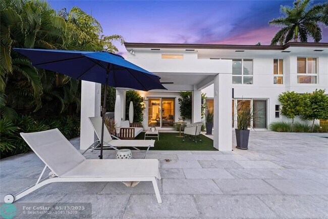 Building Photo - 325 Seven Isles Dr