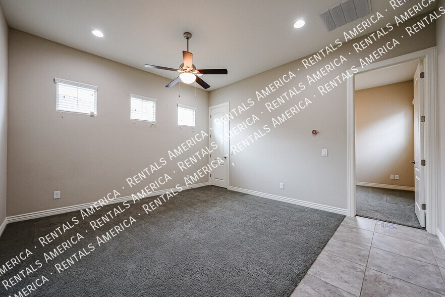 Building Photo - 3375 E Balsam Dr