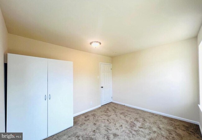 Building Photo - 617 3rd St