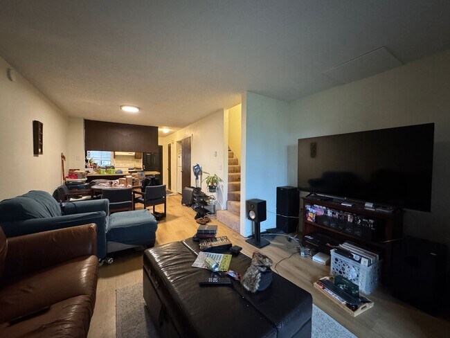 Building Photo - 2 Bedroom 1.5 Bath Townhouse near WWU and Fairhaven w/ Attached Garage