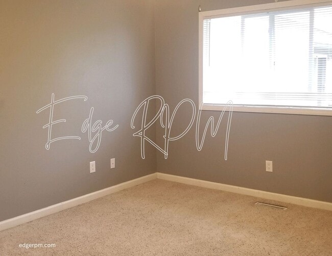 Building Photo - Now leasing for May 2026! Four Bed/One Bath