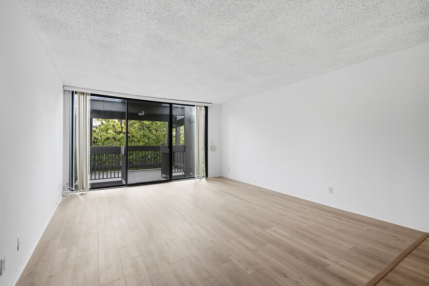 Building Photo - 7742 Redlands St