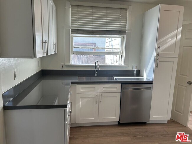 Building Photo - 1444 Yale St