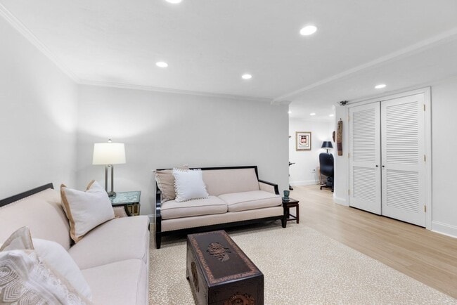 Building Photo - 84 Walpole St