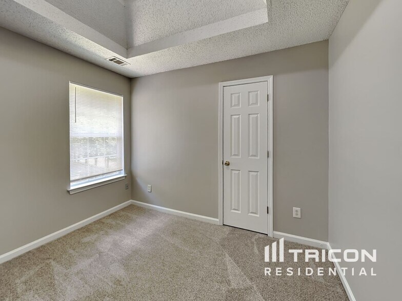 Building Photo - 5431 Sapphire Cir