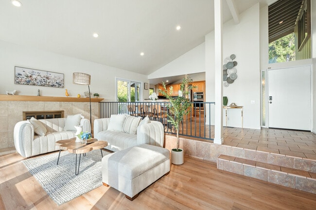 Building Photo - 10961 Limetree Dr