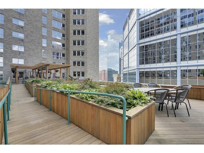 Building Photo - 431 S 7th St