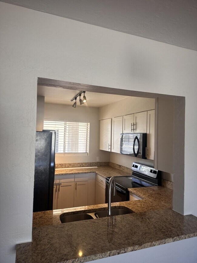 Building Photo - 2 Bed 2 Bath near Old Town Scottsdale