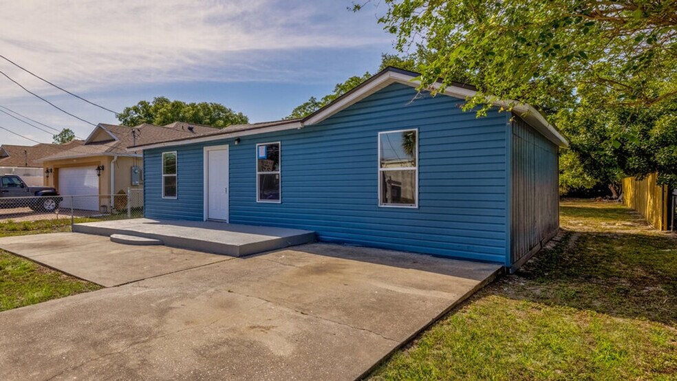 Building Photo - 1610 N Goldenrod Rd