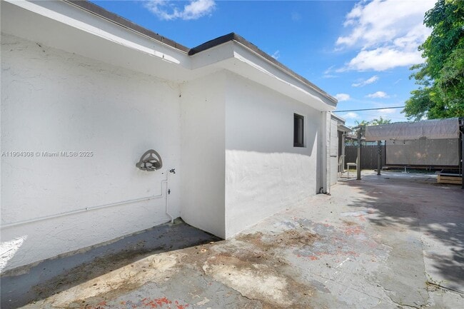 Building Photo - 14970 Leisure Dr