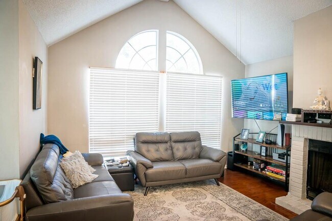 Building Photo - 605 Youngstown Pkwy