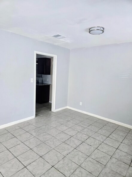 Building Photo - 10024 Neuens Rd
