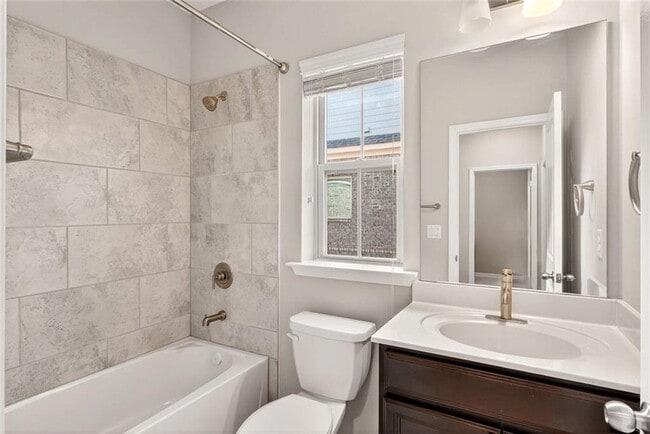 Building Photo - 3960 Redwood Dr