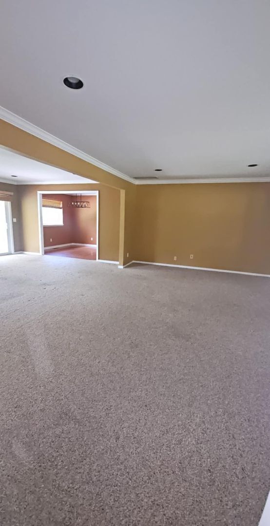 Building Photo - Beautiful 3 bed home