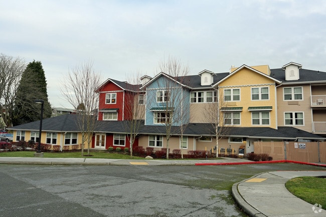 Building Photo - Holiday Bridge Park