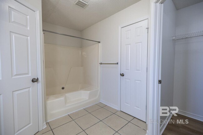 Building Photo - 2482 W Ashford Park Dr