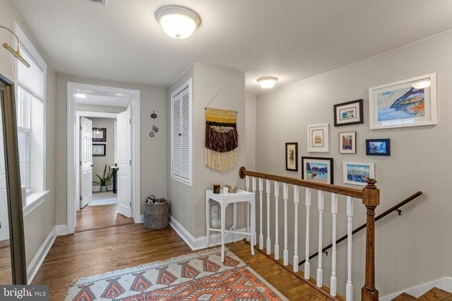 Building Photo - 239 E Thompson St