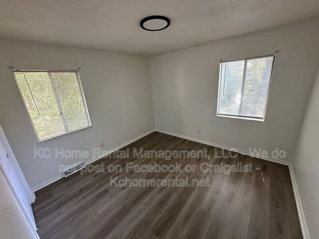Building Photo - 1705 N 76th Terrace