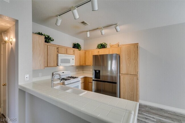 Building Photo - 251 S Green Valley Pkwy