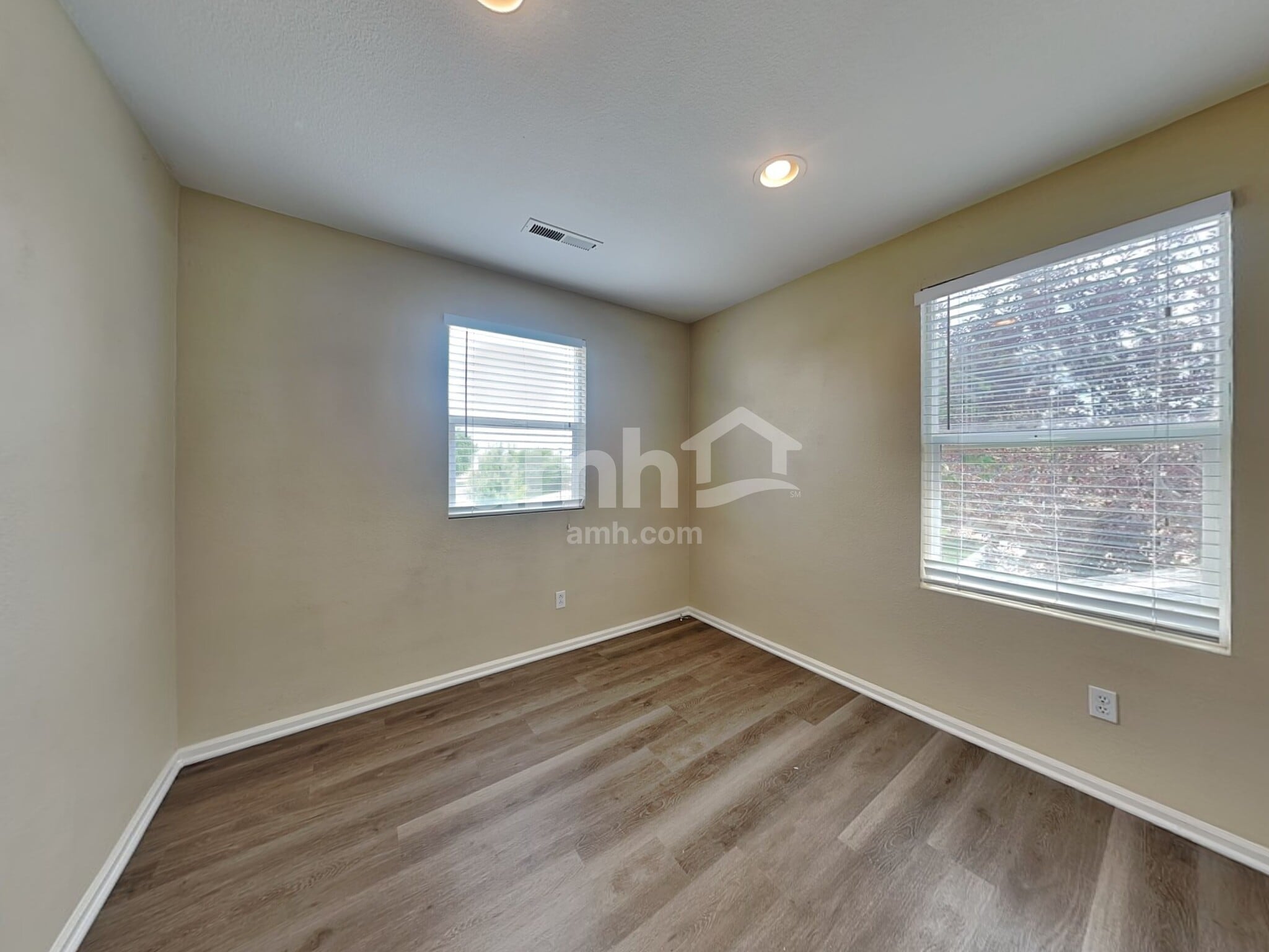 Building Photo - 201 Stagecoach Ln
