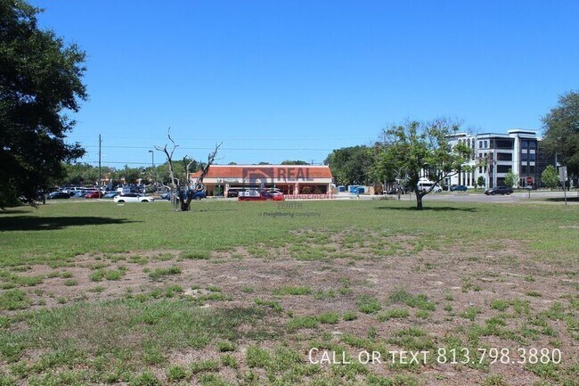 Building Photo - 621 Sunset Dr