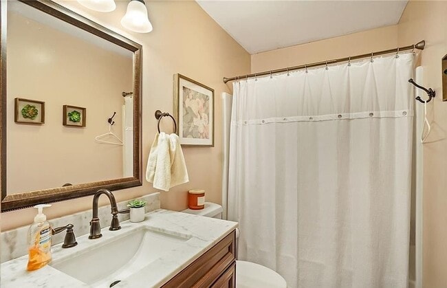 Building Photo - 3 Mary Dr