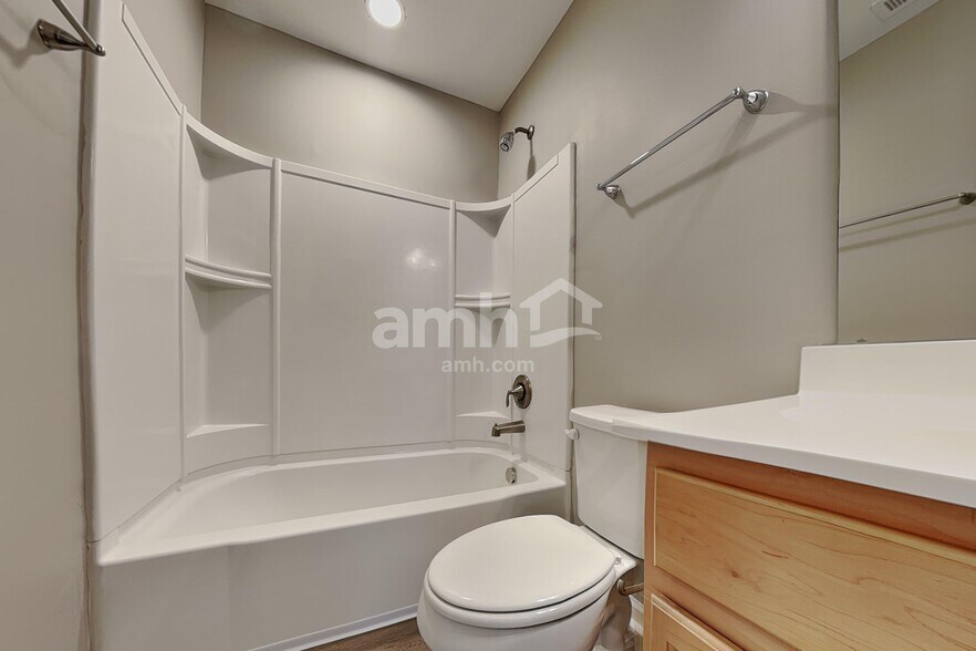 Building Photo - 676 Classic Ln