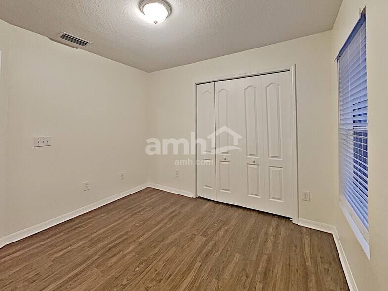 Building Photo - 8431 Deer Chase Dr