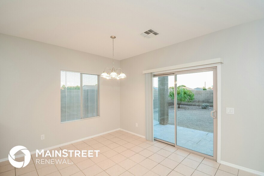 Building Photo - 13289 N Primrose St