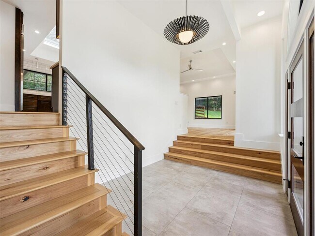 Building Photo - 3911 Dry Creek Dr