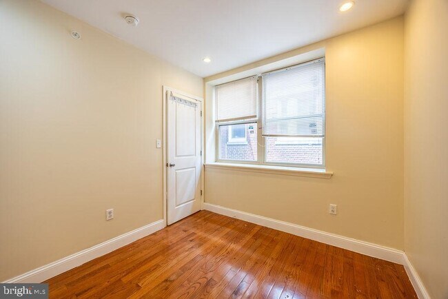 Building Photo - 4706 Chestnut St