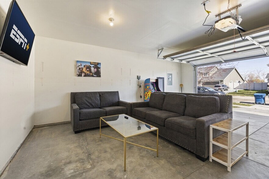 Primary Photo - 11163 Silver River Loop