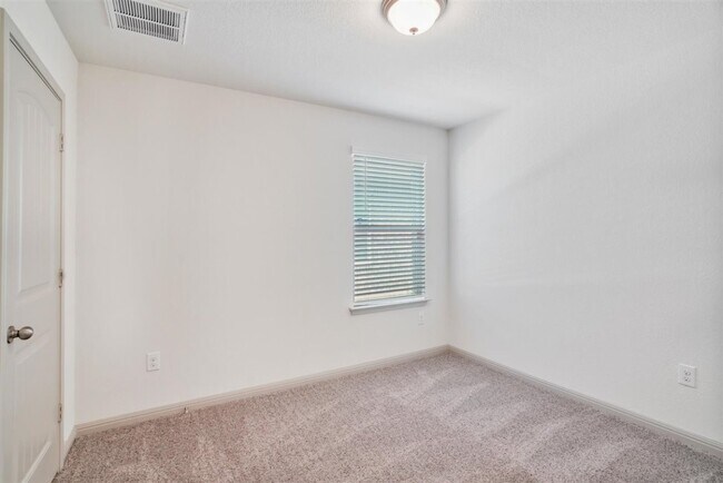 Building Photo - 1425 Fairhaven Gtwy
